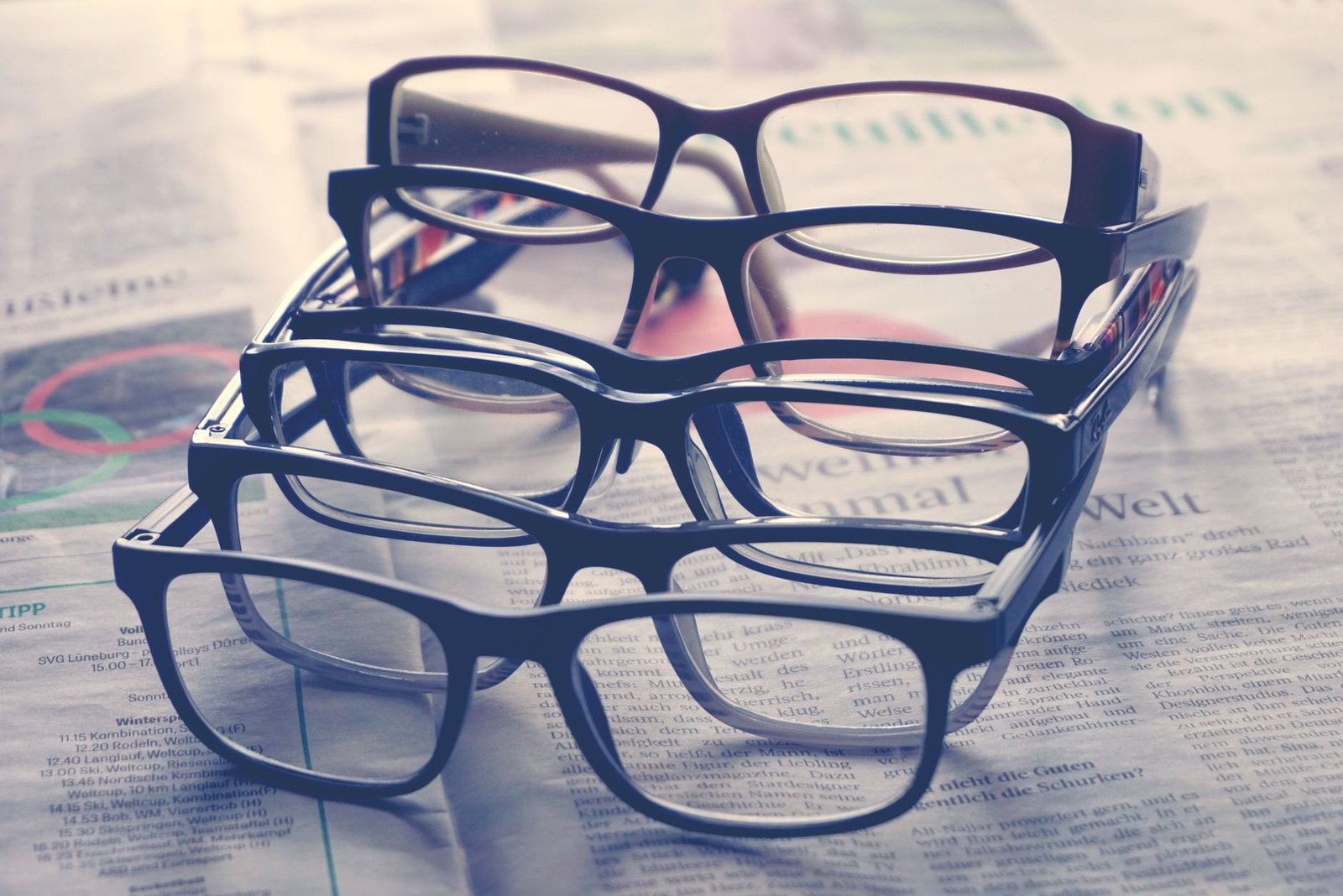 Teenager mit Brille: Selbstbild, Mobbing & Kontaktlinsen